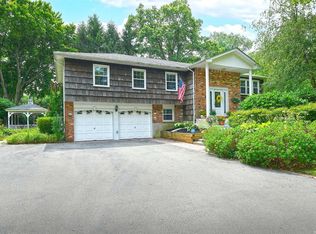 1 Markwood Ln, East Northport, NY 11731