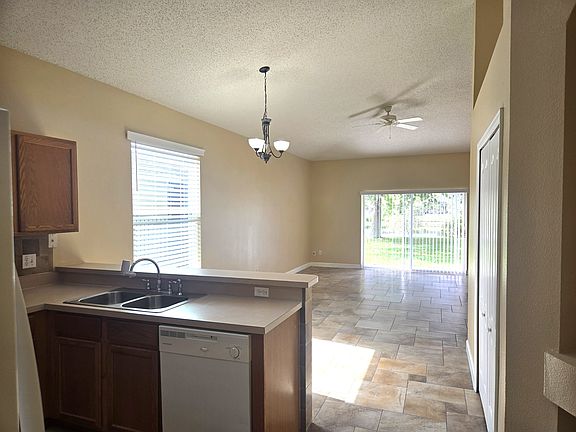 5th image of 2223 Hillshire Dr