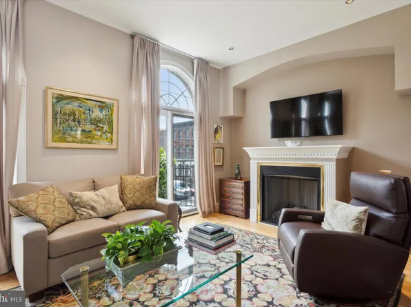 732 S 15th St, Philadelphia, PA 19146