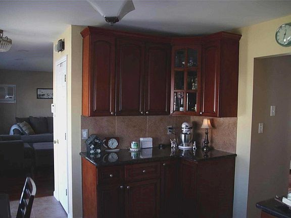 4th image of 24 Buckner Ave