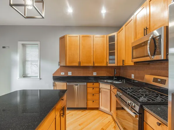1327 W Walton St #2, Chicago, IL 60642
