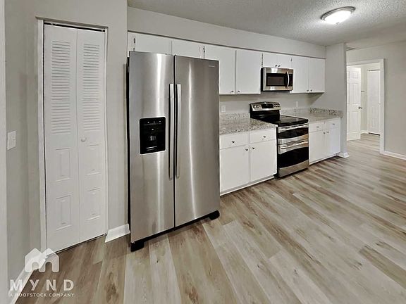 4th image of 2125 Karen Dr
