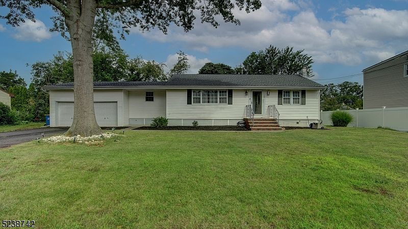 1st image of 158 Hillcrest Ave