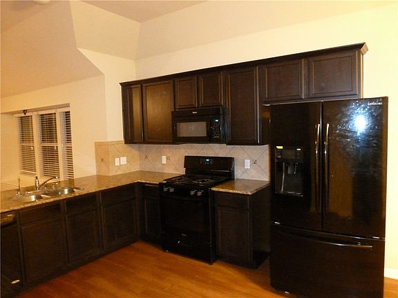 2nd image of 1025 Twin Estates Dr