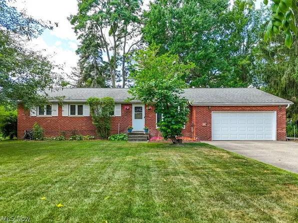 660 Harper Ln, Macedonia, OH 44056