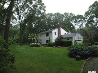 9 Woodgreen Way, Syosset, NY 11791