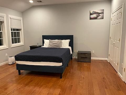 5th image of 40 Manorhaven Blvd Unit B