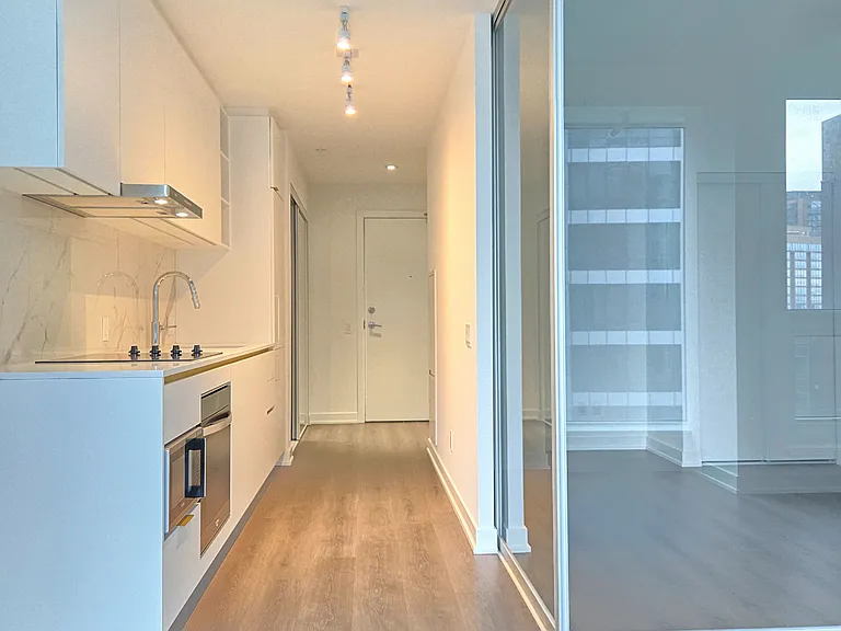 8 Wellesley St W #1607 — Photo 15