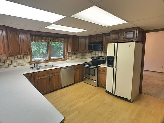 2nd image of 3838 Crestwood Dr