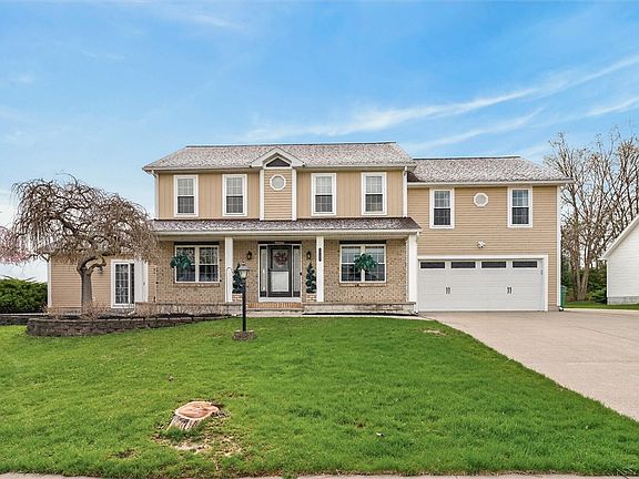 2nd image of 1343 Fieldcrest Ln