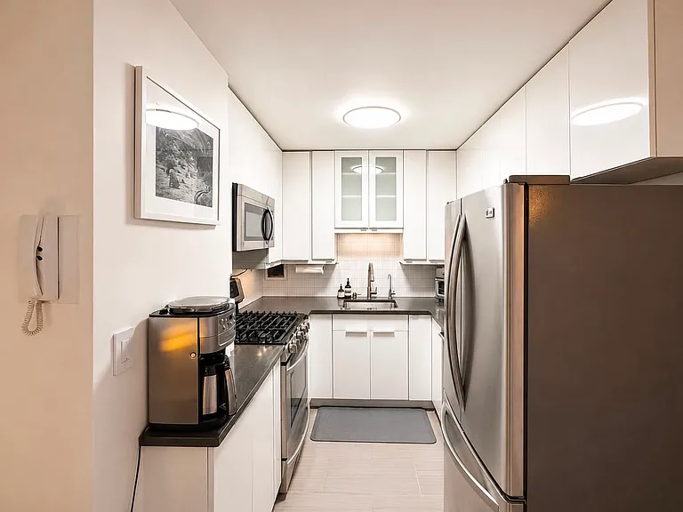 77 7th Ave #7B — Photo 8
