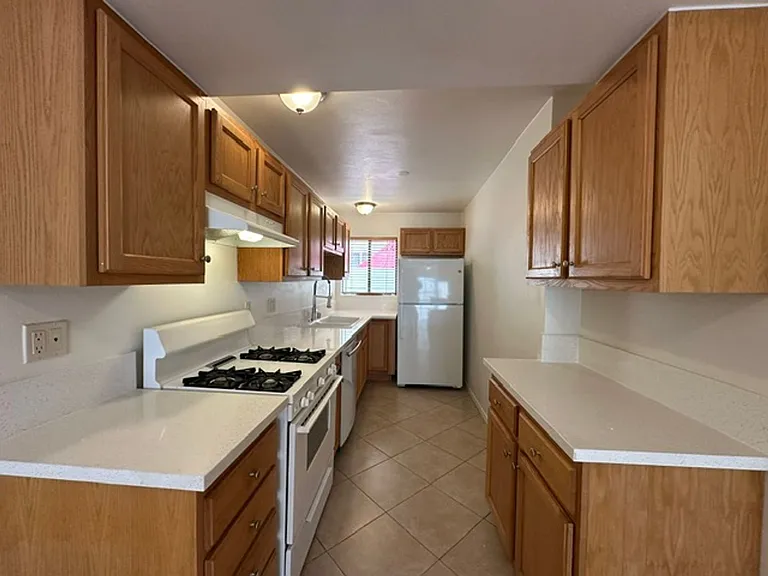 22865 Del Valle St #6 — Photo 5