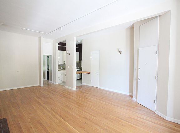 3rd image of 1840 N Lincoln Ave #1
