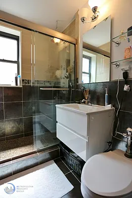 Sold by Metropolitan Property Group | media 15