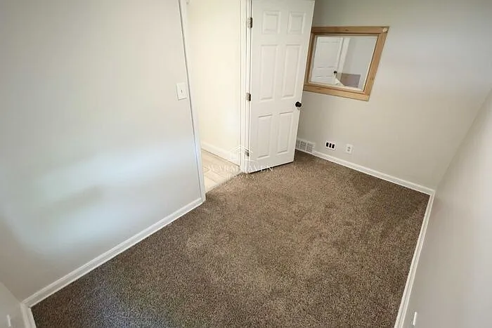 885 Brown St — Photo 6