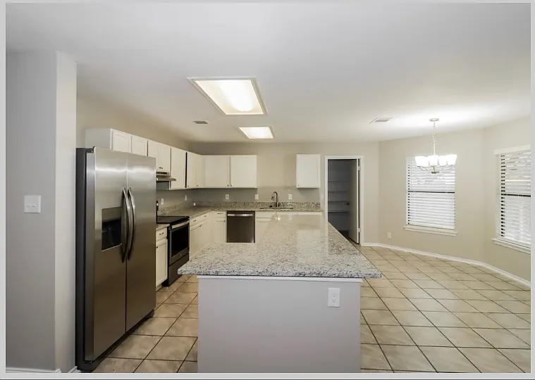 1406 Comfort St — Photo 4