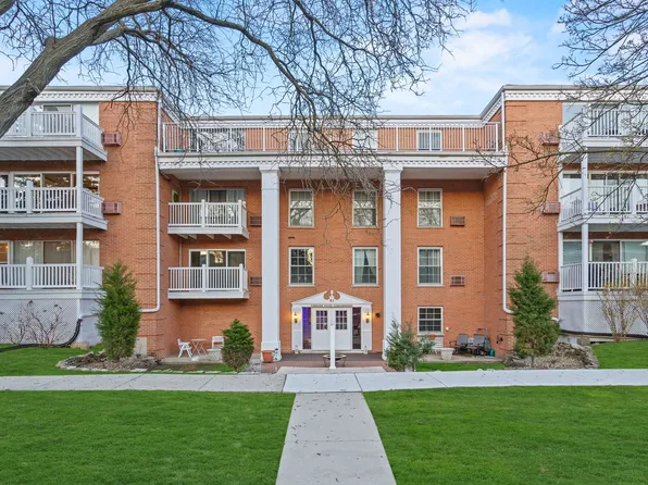 81 S 6th Ave #202, La Grange, IL 60525