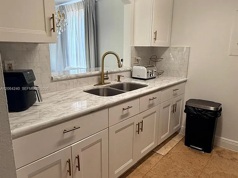 2160 SW 16th Ave #320 — Photo 5