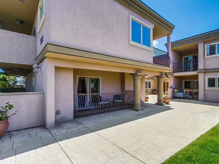 525 Marine St #1 — Photo 31