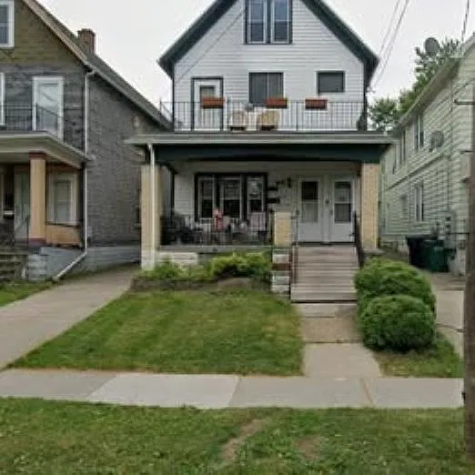 3 bed, 1000 sqft, $1,325 — Photo 1
