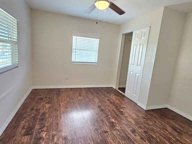 2100 Barker Blvd — Photo 10