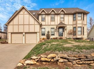 130 Willow Dr, Lansing, KS 66043