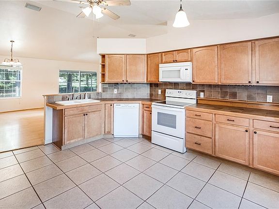4th image of 801 Berryhill Cir