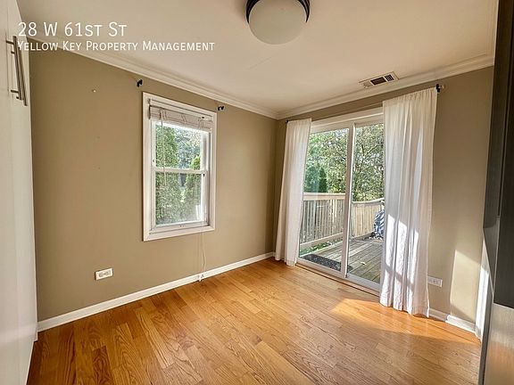 4th image of 28 W 61st St