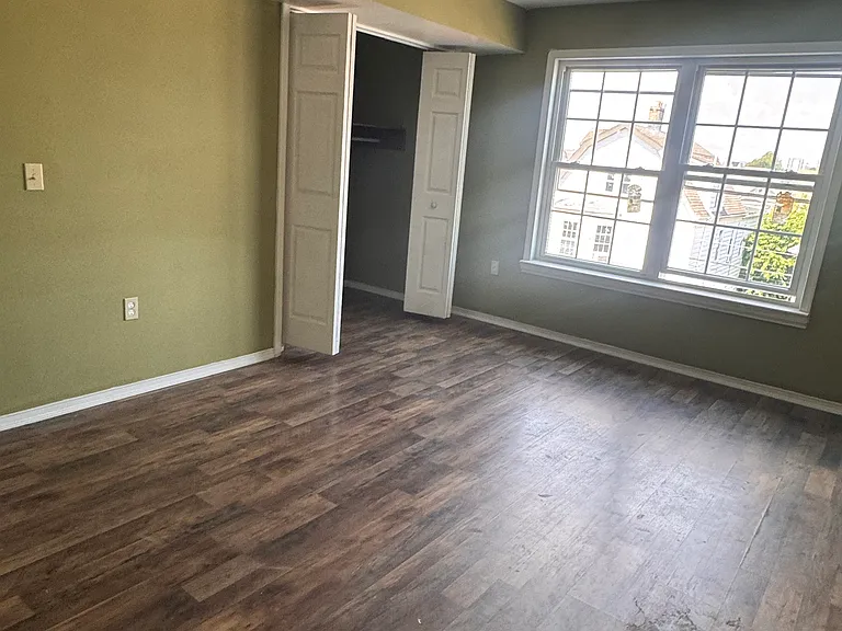 238-240 Maple St #5 — Photo 5