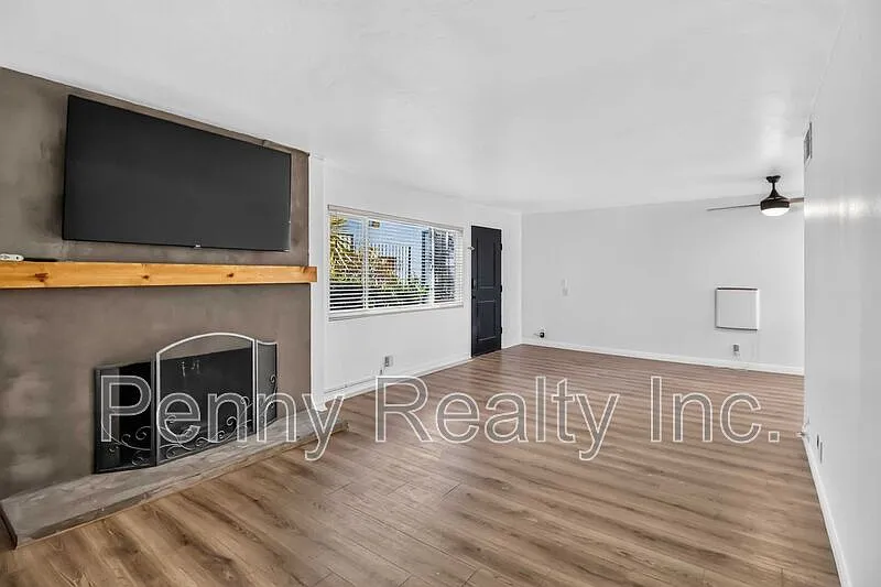 806 E 4th Ave #7