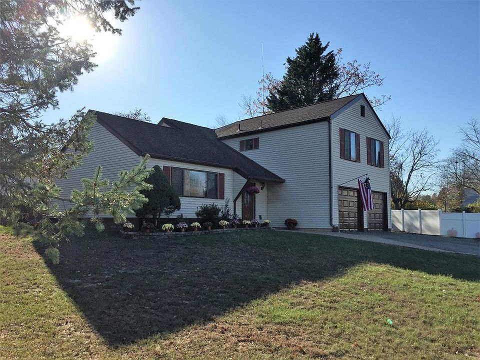 1st image of 904 Revere Ct