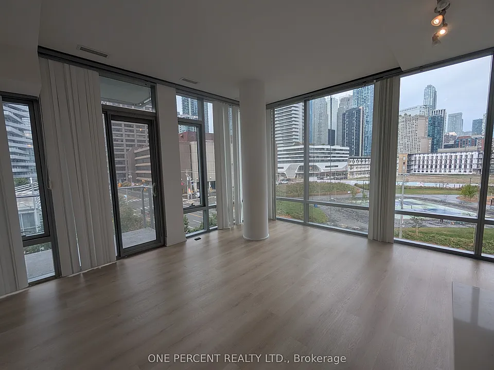 39 Queens Quay E #441