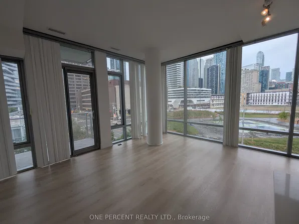 39 Queens Quay E, Toronto, ON
