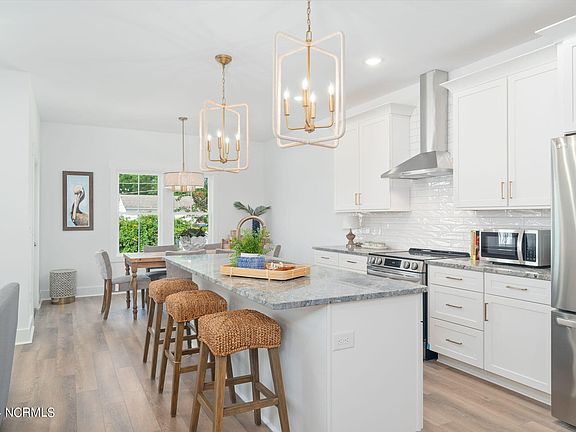 4th image of 107 Live Oak Commons