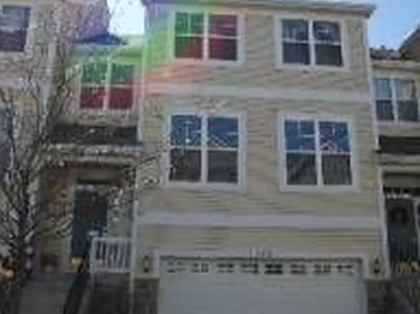 573 Shoreline Dr, Grayslake, IL 60030