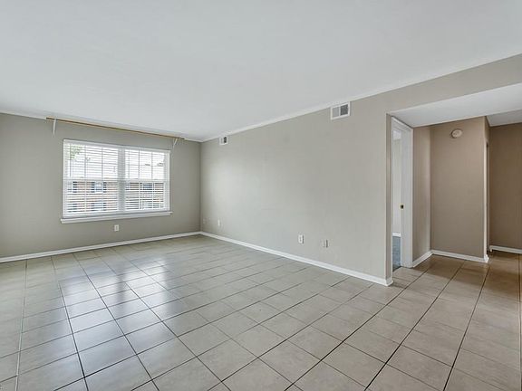 3rd image of 1015 Barclay Sq