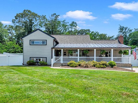2nd image of 109 Jackpine Dr