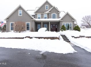 2 Golden Eagle Ct, Troy, NY 12180