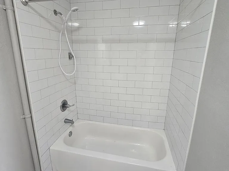 2406 E Clark St — Photo 26