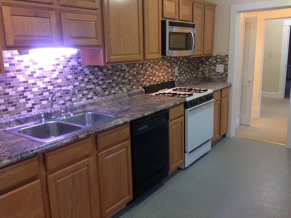 2nd image of 20 Grove Ave APT 2