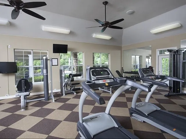 Nelson Pointe Apartment Homes — Photo 4