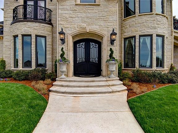 3rd image of 13112 Canyon Lakes Dr