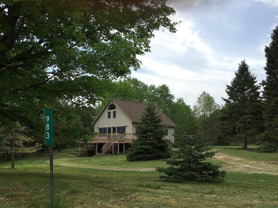 1st image of 983 Gitchegumee Dr