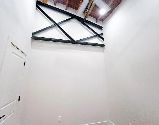 4th image of 1201 N Central St #204