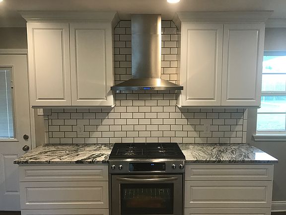 3rd image of 3009 Lizabeth Dr