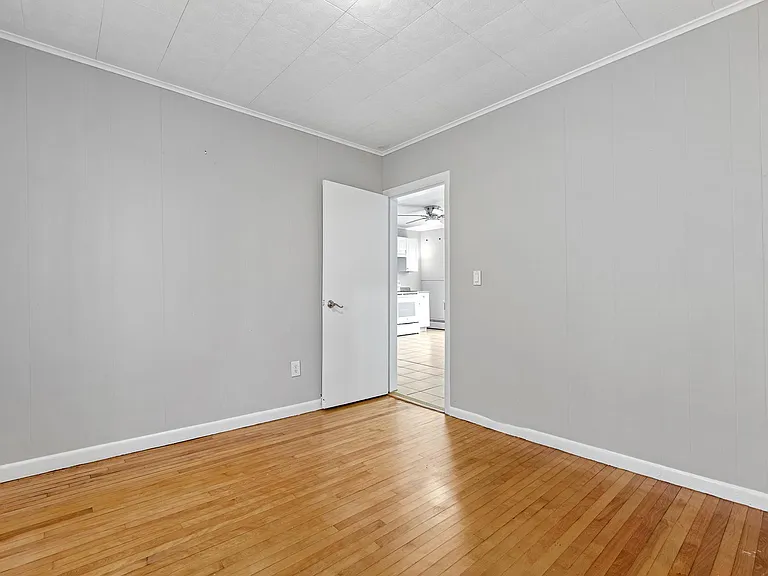 8 Bedford Ave #1 — Photo 15