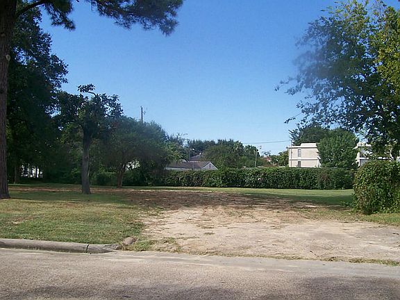 4th image of 327 Glenwood Dr