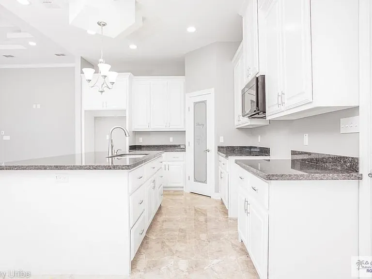 1434 W White Oak Dr — Photo 5
