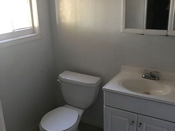 5th image of 803 Oakdale Ave