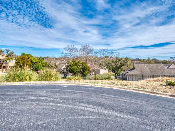 1601 Valencia Dr N, Kerrville, TX 78028